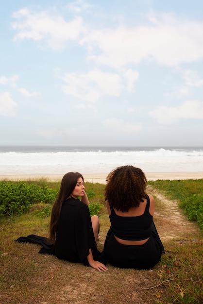 Free photo sad women near sea