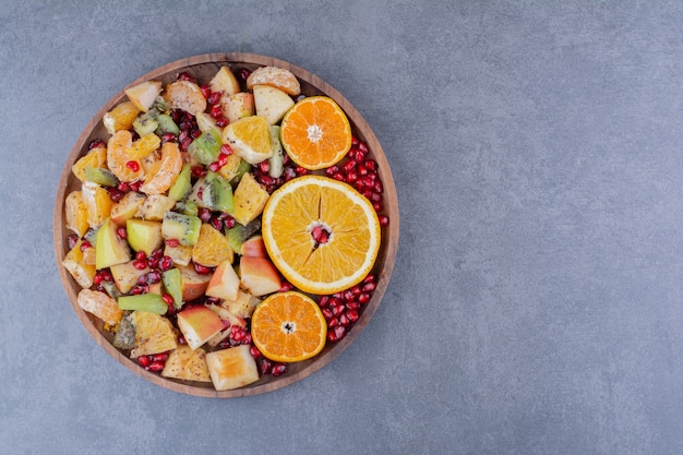 Free photo salad with chopped fruits and spices