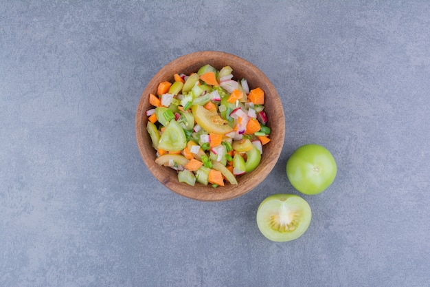 Free photo salad with green vegetable and cherry tomatoes in woodendishes