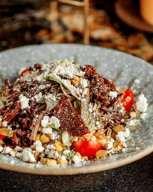 Salad with lettuce, tomatoes, corn and white cheese