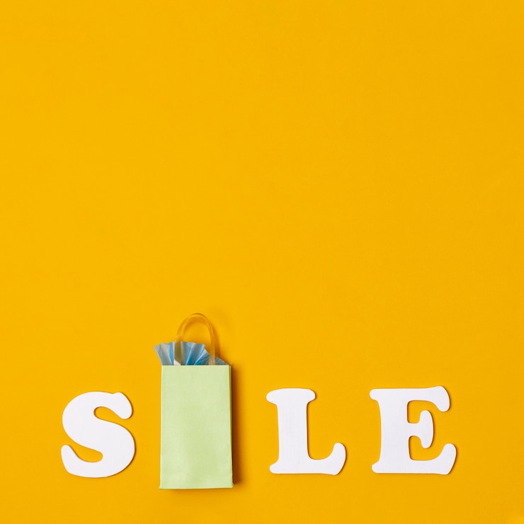 Free Photo sales with paper bags concept on orange background