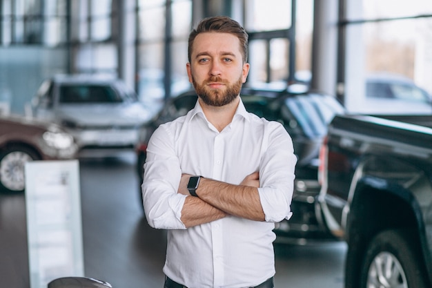 Free photo salesman at a car showroom