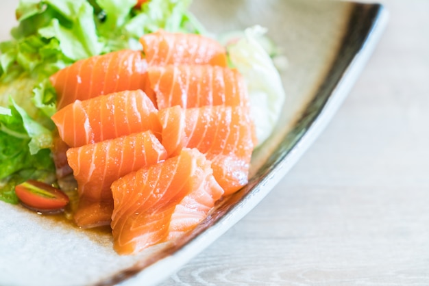 Free photo salmon salad