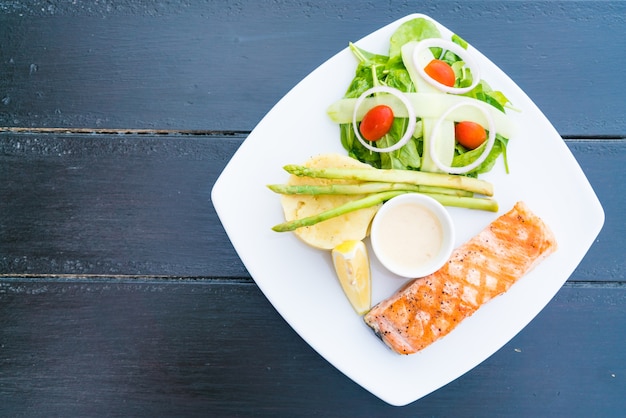 Free photo salmon steak