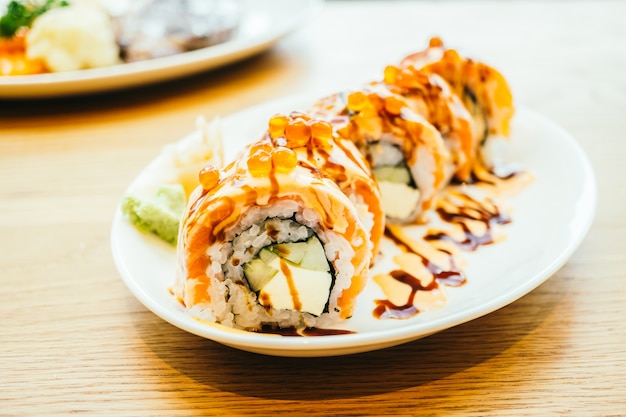 Salmon sushi roll