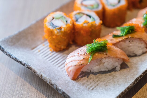 salmon sushi and salmon maki