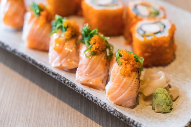 salmon sushi and salmon maki