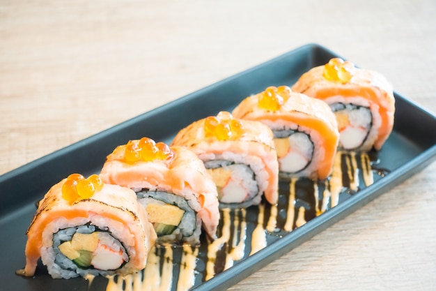 Foto gratuita sushi di salmone
