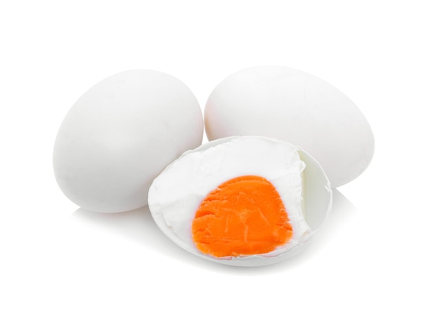Соленое яйцо на белом фоне