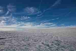 Foto gratuita sabbia sotto il cielo