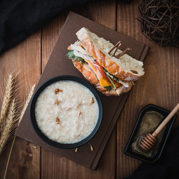 Free photo sandwich and oatmeal for lunch or dinner