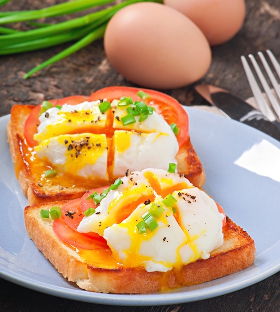Sandwich with poached egg
