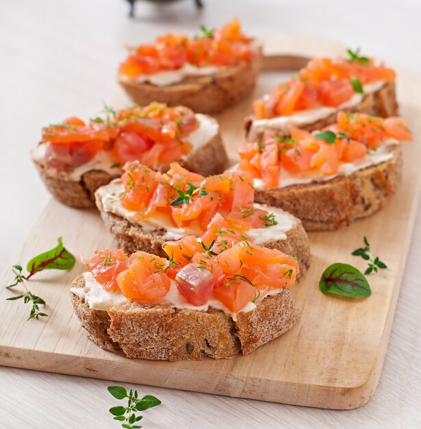 Sandwich with salted salmon and cream cheese.