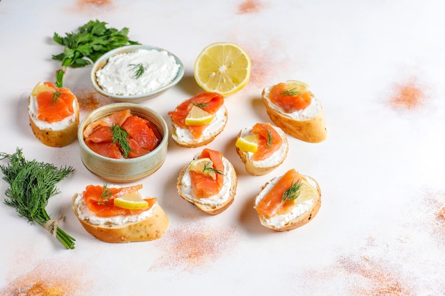 Sandwiches with smoked salmon and cream cheese and dill.