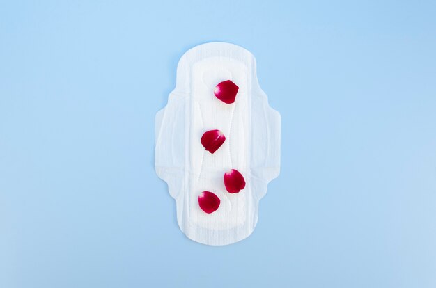 Sanitary towel with flower petals