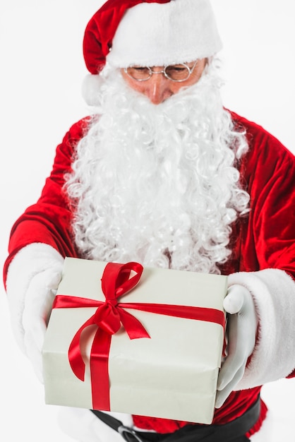 Free photo santa claus in hat with gift box