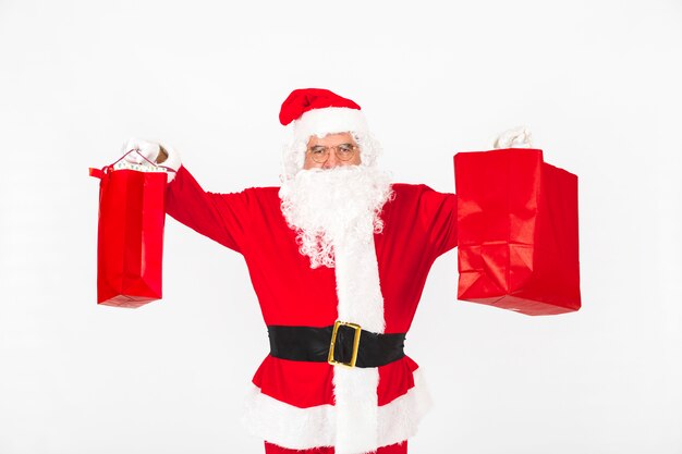 サンタクロース、クリスマスバッグを持ち上げる