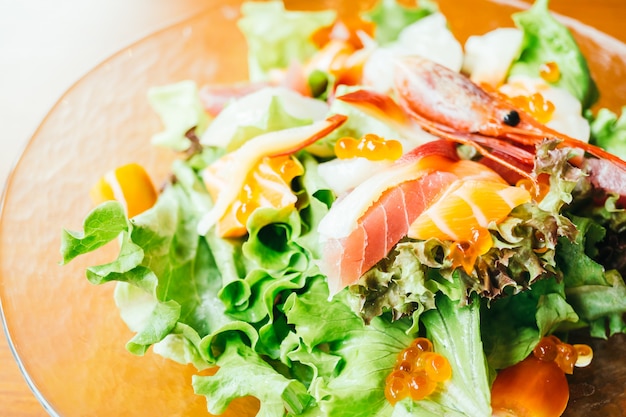 Free photo sashimi salad