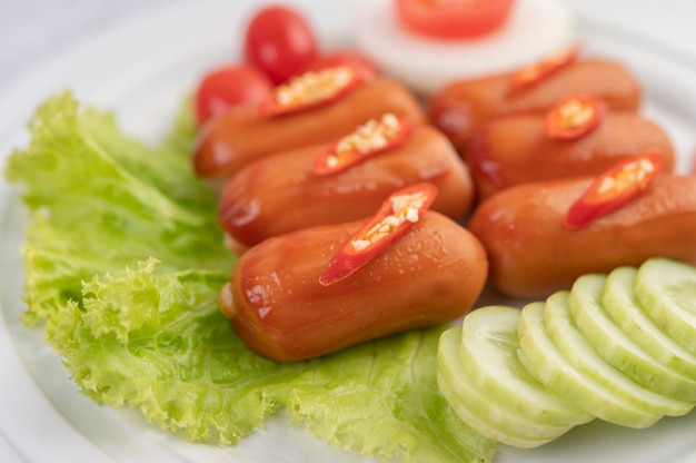 Free photo sausage placed on a white plate.