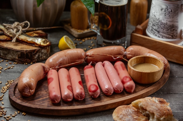 Free photo sausage set on wooden board