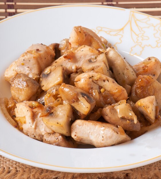 Sauteed chicken with mushrooms