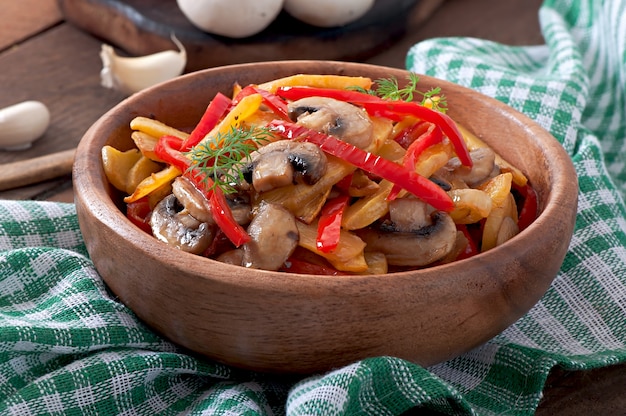 Free photo sauteed mushrooms with pumpkin and sweet pepper