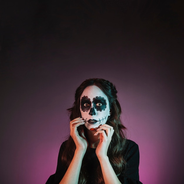 Free photo scared girl with halloween makeup