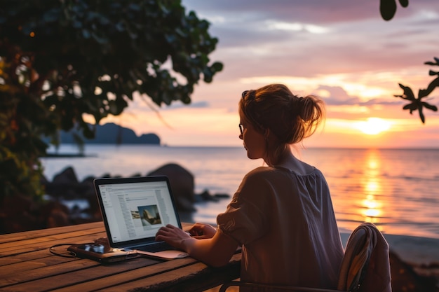 Foto gratuita scena con giovani diversi che sono nomadi digitali e lavorano a distanza da luoghi da sogno