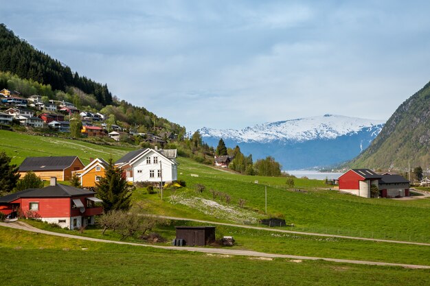 ノルウェーのフィヨルドの風光明媚な風景。