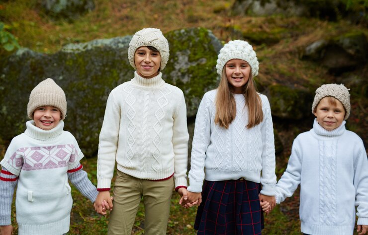 Free Photo school friends in winter vacations