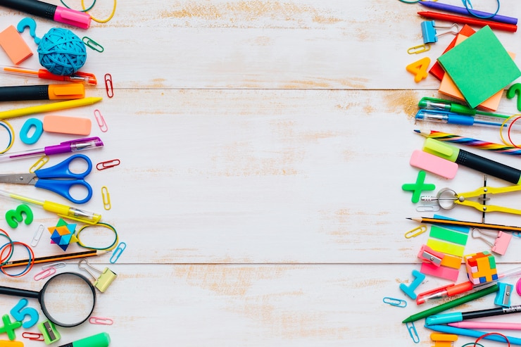 Free Photo school supplies with copy space in middle