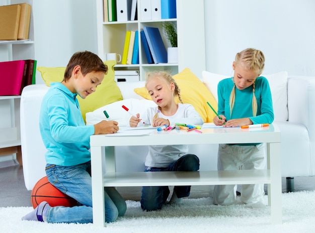 Free photo schoolchildren doing homework