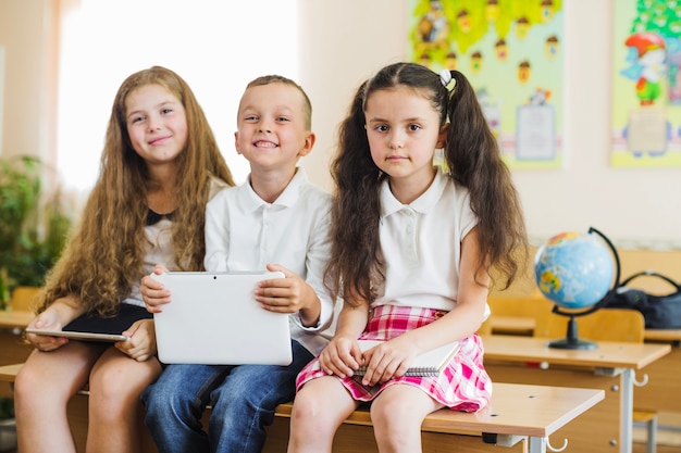 Free photo schoolchildren posing in classroom