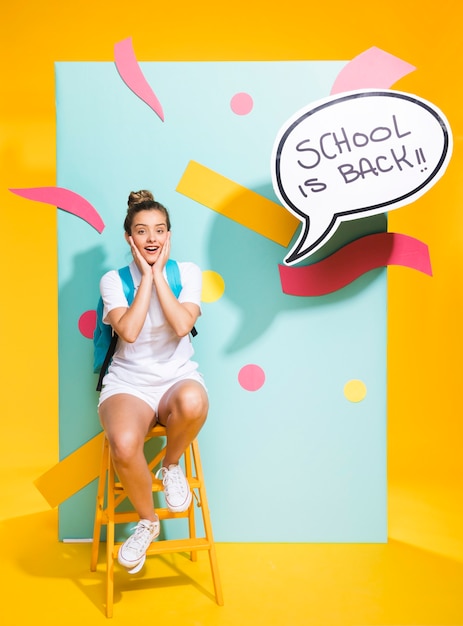Free photo schoolgirl with speech bubble template