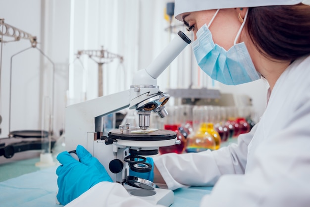 Science technician at work in the laboratory.