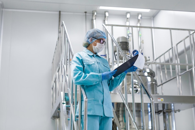 Free photo scientist monitors the readings on the equipment