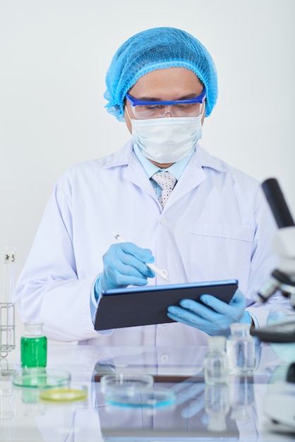 Scientist working at lab