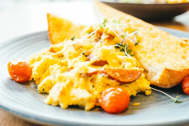 Scrambled eggs with vegetable