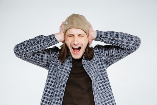 Free photo screaming hipster covering ears