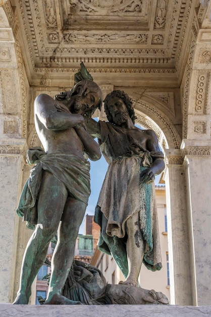 Free photo sculpture on saintjean place in lyon