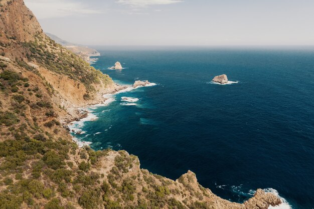 海と山