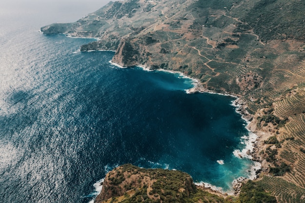 海と山