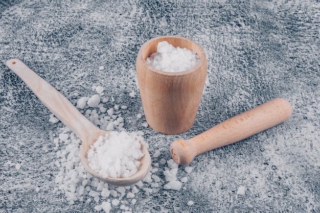 Free photo sea salt in a bowl and spoon with rolling pin