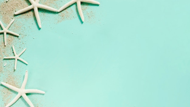 Free photo sea stars with sand on table