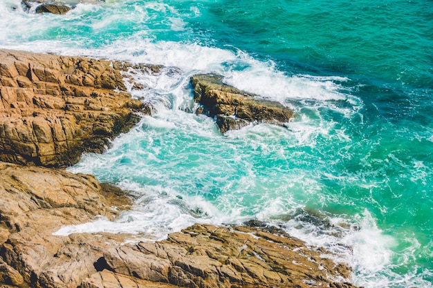 Free photo sea wave with rock