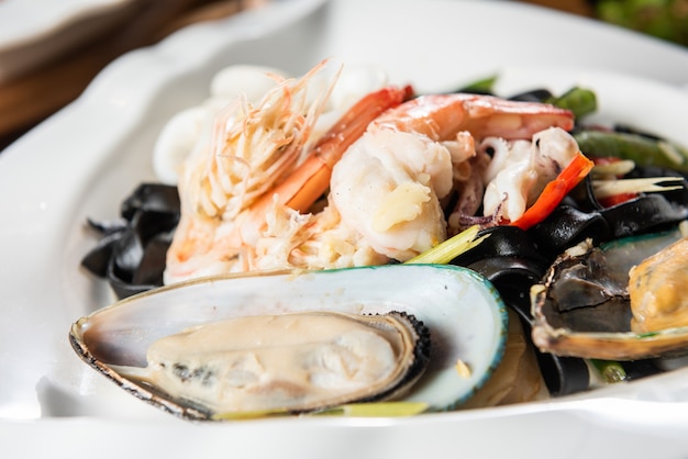 Foto gratuita frutti di mare su un piatto