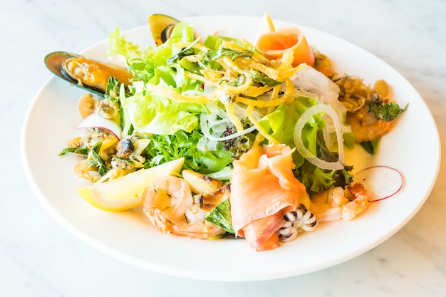 Free photo seafood salad