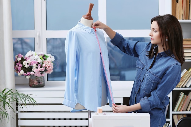 Free photo seamstress working in studio