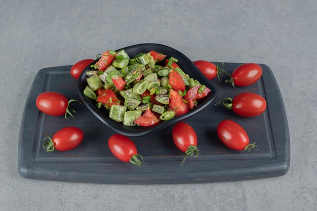 Seasonal salad with red cherry tomatoes and green beans.