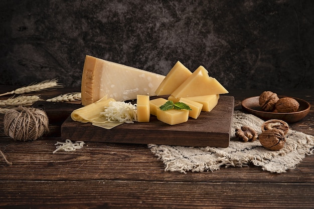 Free photo selective focus shot of a delicious cheese platter on the table with walnuts on it